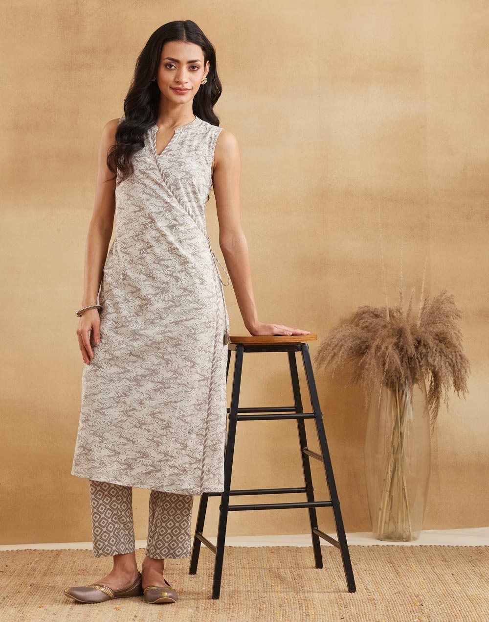 White Cotton Dabu Prinetd Pant & Kurta Set