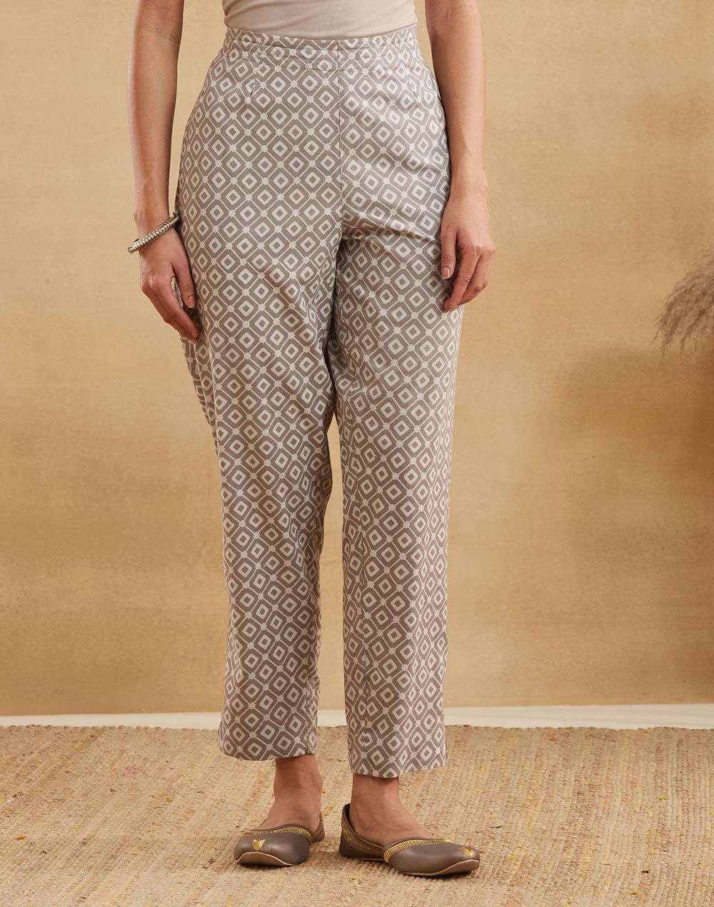White Cotton Dabu Prinetd Pant & Kurta Set