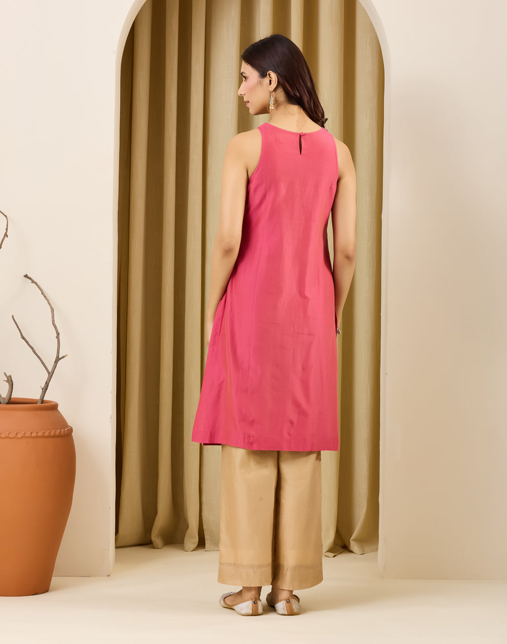 Texture and finish of the Fuchsia Embroidered Kurta by Fabindia UK