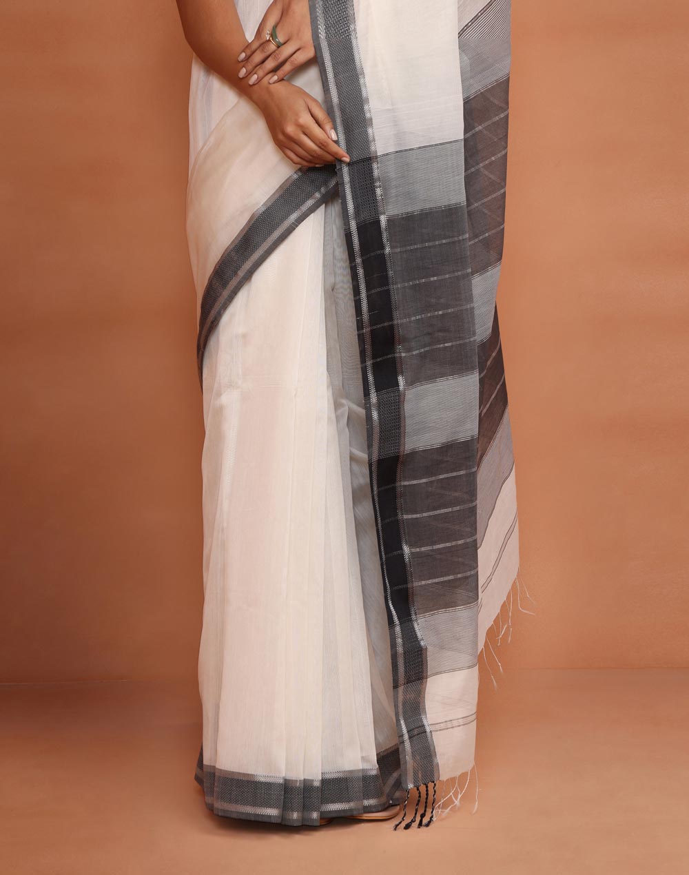 Natural Cotton Silk Blend Woven Wonders Maheshwari Sari