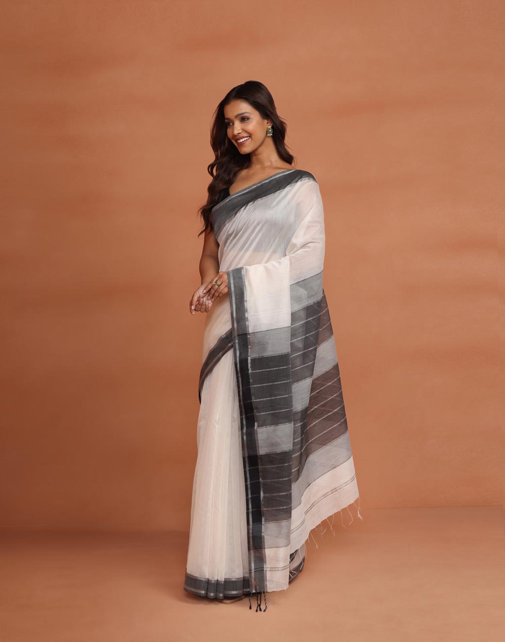 Natural Cotton Silk Blend Woven Wonders Maheshwari Sari