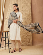 Texture and finish of the Natural-Black Bagh Print Stole by Fabindia UK