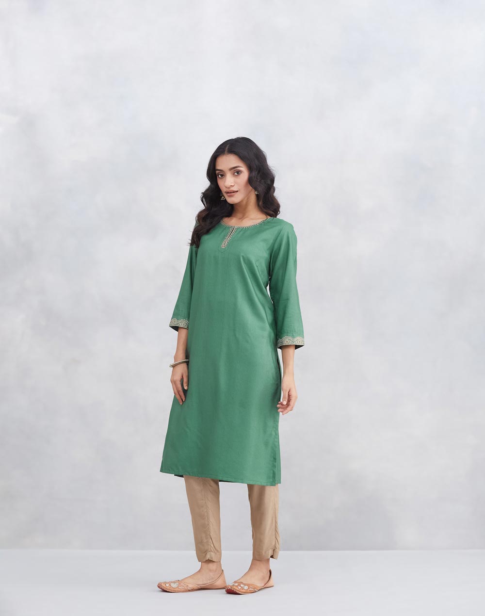 Green Viscose Silk Embroidered Knee Length Kurta