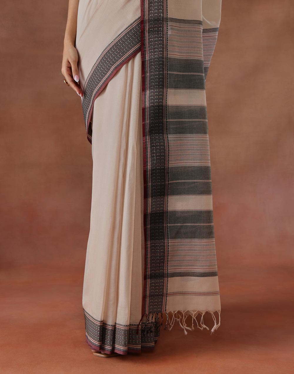 Beige Cotton Silk Blend Woven Wonders Maheshwari Sari
