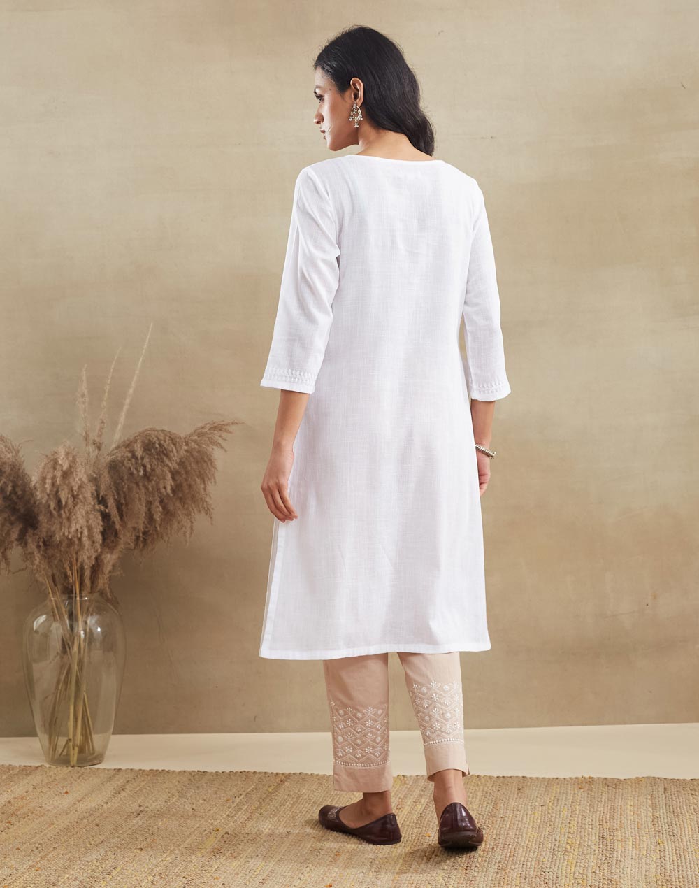 White Cotton Chikankari Slim Fit Knee Length Kurta
